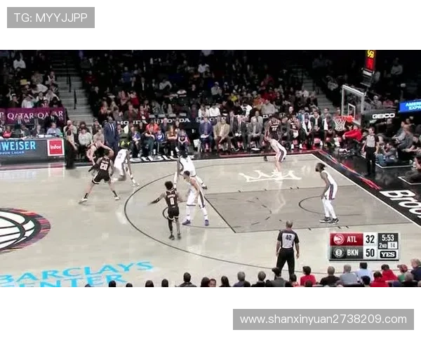 足球明星齐聚室内赛场展现技艺激情碰撞引发球迷热烈追捧