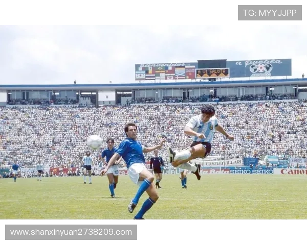 追忆长发足球明星的传奇人生与不朽足迹